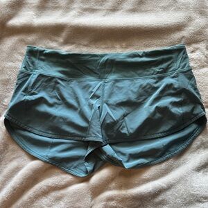 Lululemon speed up low rise lined short, 2.5”, size 8